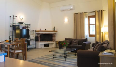 TV and multimedia, Seating area, Dining area