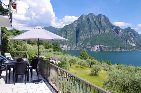 Balcony/Terrace, Lake view, Mountain view