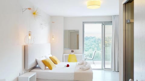 Photo of the whole room, Decorative detail, Decorative detail