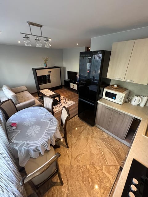 Kitchen or kitchenette, Dining area, minibar