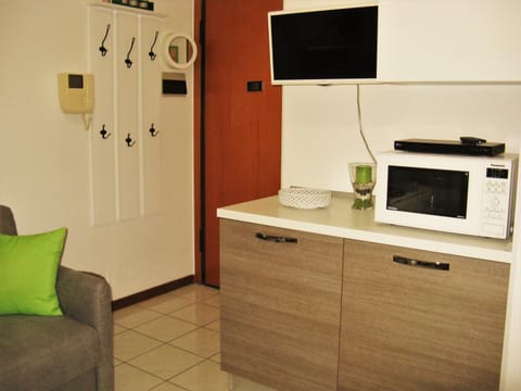 TV and multimedia, Kitchen or kitchenette, Living room, Seating area, internet, locker, minibar, air conditioner