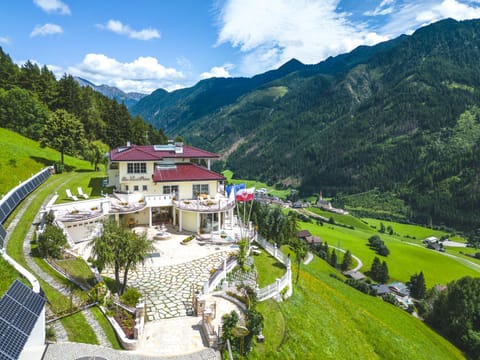 Property building, Neighbourhood, Natural landscape, Summer, Mountain view