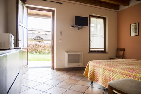 Day, Photo of the whole room, Bedroom, Garden view