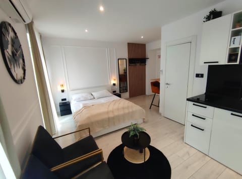 Bed, Kitchen or kitchenette