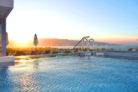 Property building, Sea view, Sea view, Swimming pool