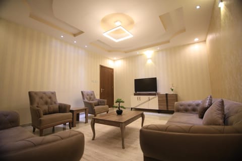 TV and multimedia, Living room, Seating area, Evening entertainment