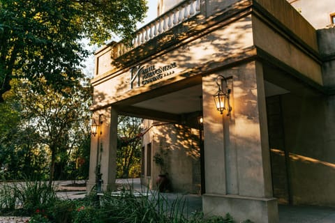 Facade/entrance