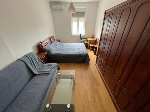 Bed, Photo of the whole room, Seating area, Bedroom