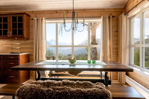 Dining area, Mountain view