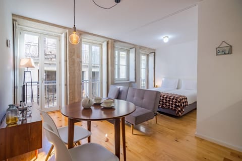 Bed, Living room, Photo of the whole room, Seating area, Dining area, Bedroom