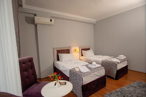 Bed, Photo of the whole room, towels