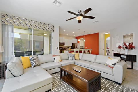 Living room, Seating area, Dining area, fireplace