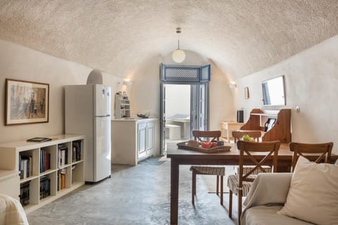 Library, Seating area, Dining area