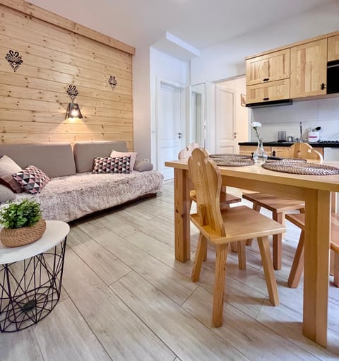 Bed, Kitchen or kitchenette, Living room, Seating area, Dining area, minibar, stove