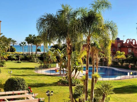 BOHO CHIC- Beachfront - Free bikes - Salt water pool Apartment in Torremolinos