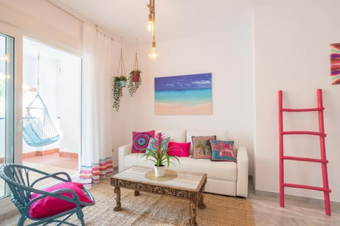 BOHO CHIC- Beachfront - Free bikes - Salt water pool Apartment in Torremolinos