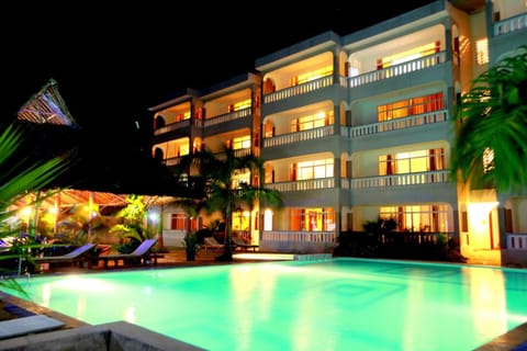 Property building, Night, Pool view, Swimming pool, sunbed