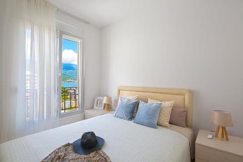 Bedroom, City view, Mountain view, Sea view