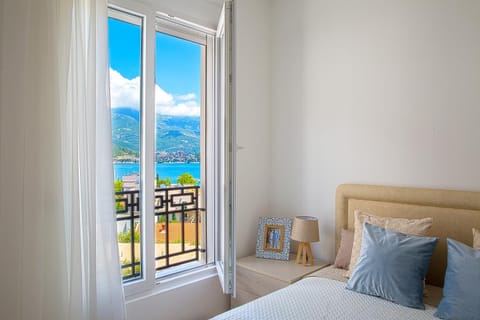 Bedroom, City view, Mountain view, Sea view