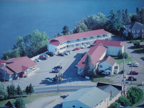 Bird's eye view, Area and facilities