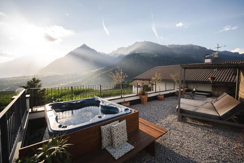 Hot Tub, Swimming pool