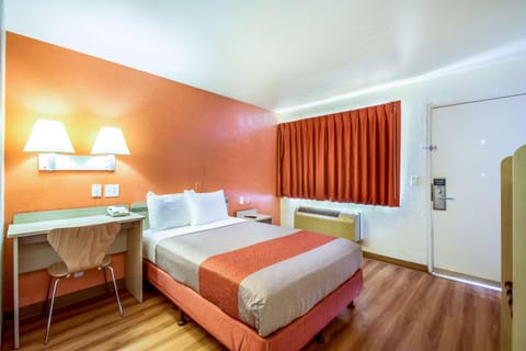 TV and multimedia, Bedroom, On site