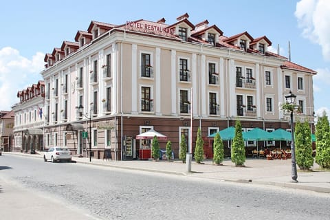 Facade/entrance