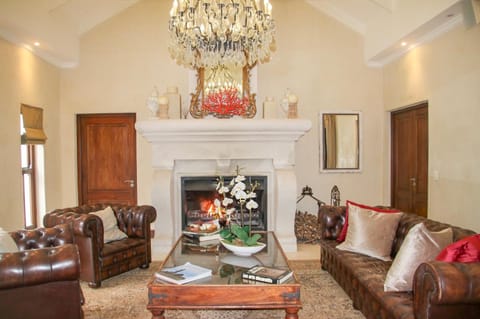 Lounge or bar, Food, Alcoholic drinks, Non alcoholic drinks, Family