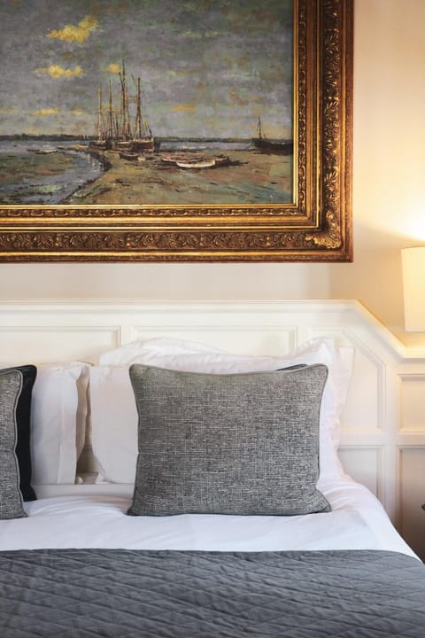 Bed, Decorative detail, Bedroom