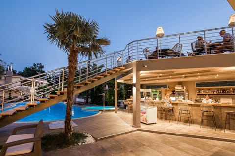 Property building, Swimming pool