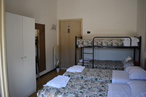 Bed, Balcony/Terrace, bunk bed