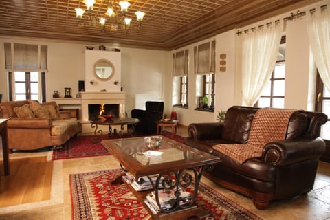 Living room, Seating area, Entertainment