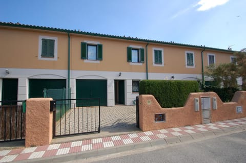 Facade/entrance, Facade/entrance