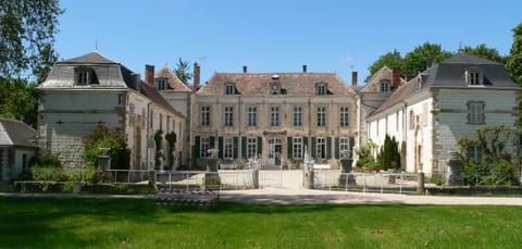 Property building, Nearby landmark, Garden, Breakfast