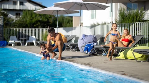 Swimming pool, Family