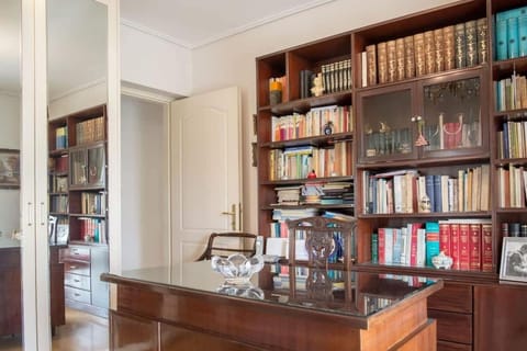 Luxurious apt in the Athenian Riviera Apartment in Alimos