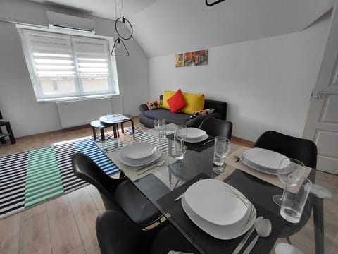 Living room, Dining area