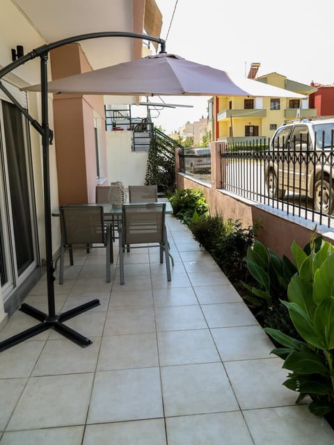 Property building, Patio, Balcony/Terrace