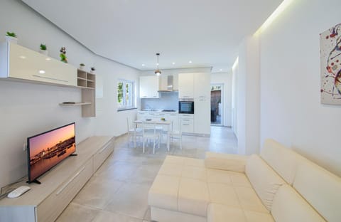 TV and multimedia, Seating area, kitchen