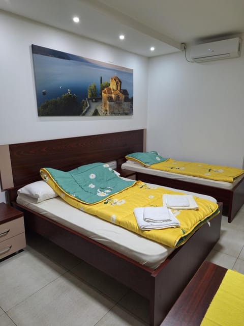 Bedroom, air conditioner