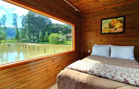 Bedroom, Lake view
