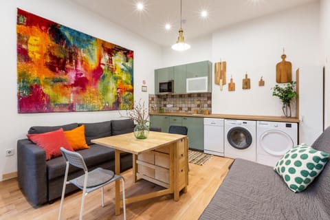 Living room, dishwasher, minibar, washing machine, dryer, kitchen