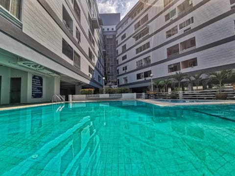Property building, Swimming pool, Swimming pool