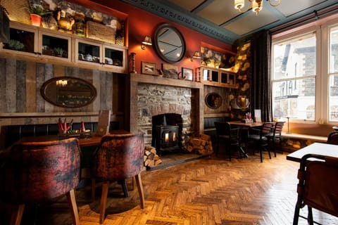 Restaurant/places to eat, Lounge or bar