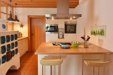 Kitchen or kitchenette, Seating area, Dining area