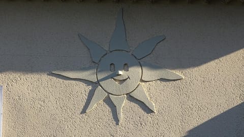 le Mas de la Jardine House in Le Thor