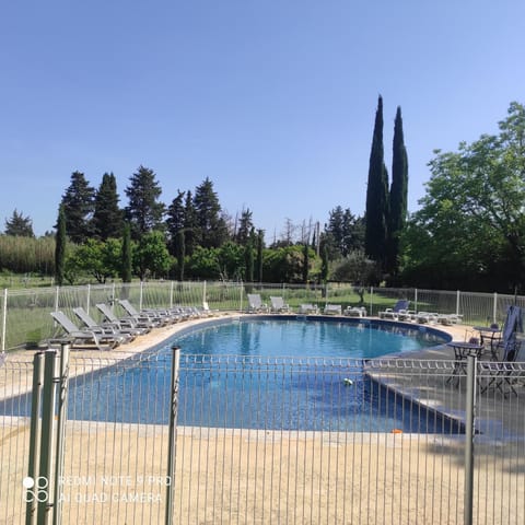 Swimming pool, sunbed