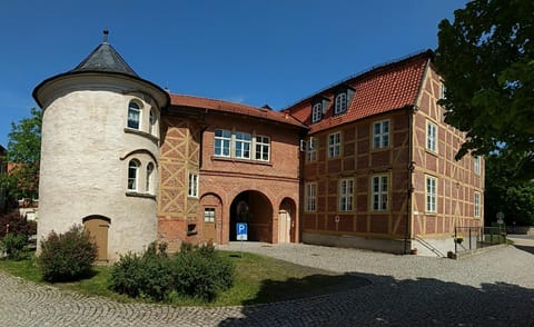 Property building, Facade/entrance, Landmark view
