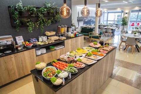 Restaurant/places to eat, Breakfast, Buffet breakfast