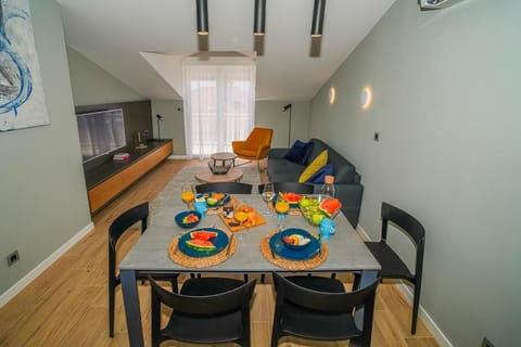 Living room, Seating area, Breakfast